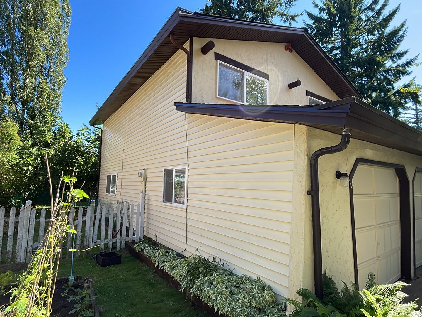 House washing in spring for a Washington home